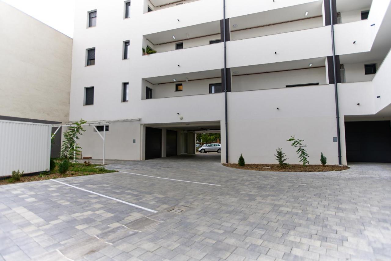 Starlight Bronze Szeged- Exclusive Appartement Buitenkant foto
