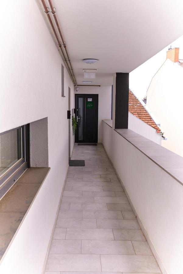 Starlight Bronze Szeged- Exclusive Appartement Buitenkant foto
